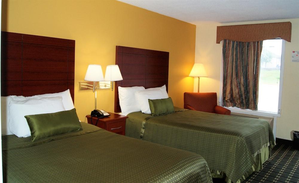 Red Carpet Inn photo 15