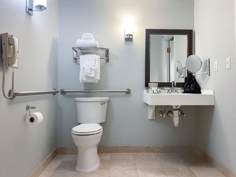 Water's Edge Resort & Spa photo 47