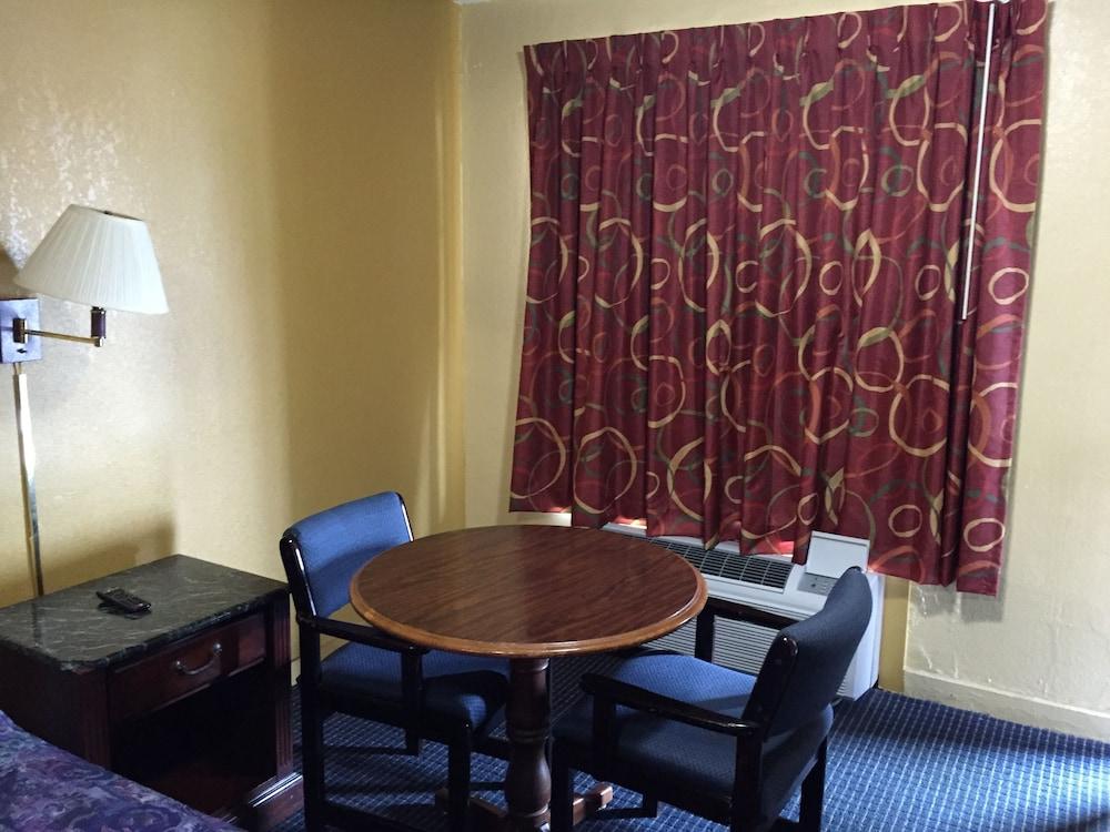 Aloha Inn photo 12