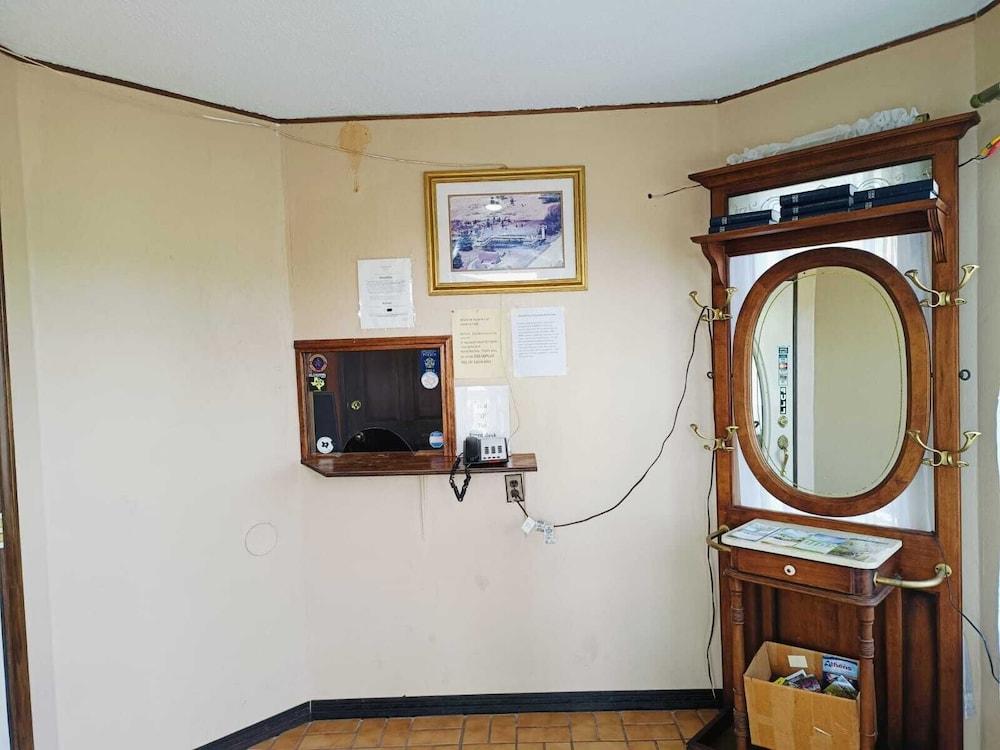 Victorian Inn photo 3
