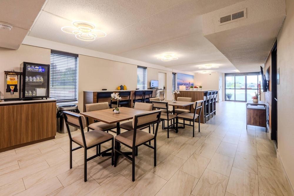 Clarion Pointe Winston – Salem Downtown photo 18