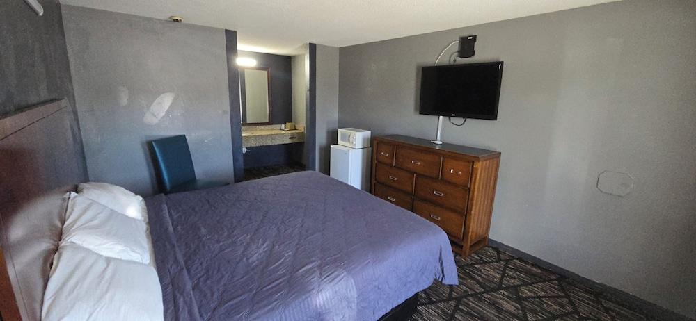 c towninn and suites photo 3