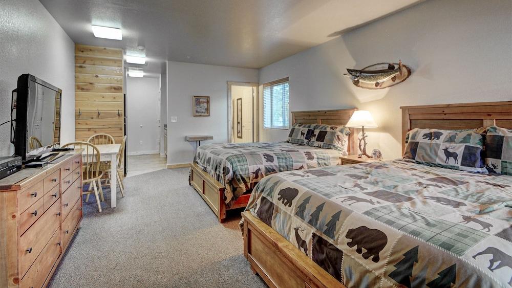 Eagle Fire Lodge & Cabins photo 54
