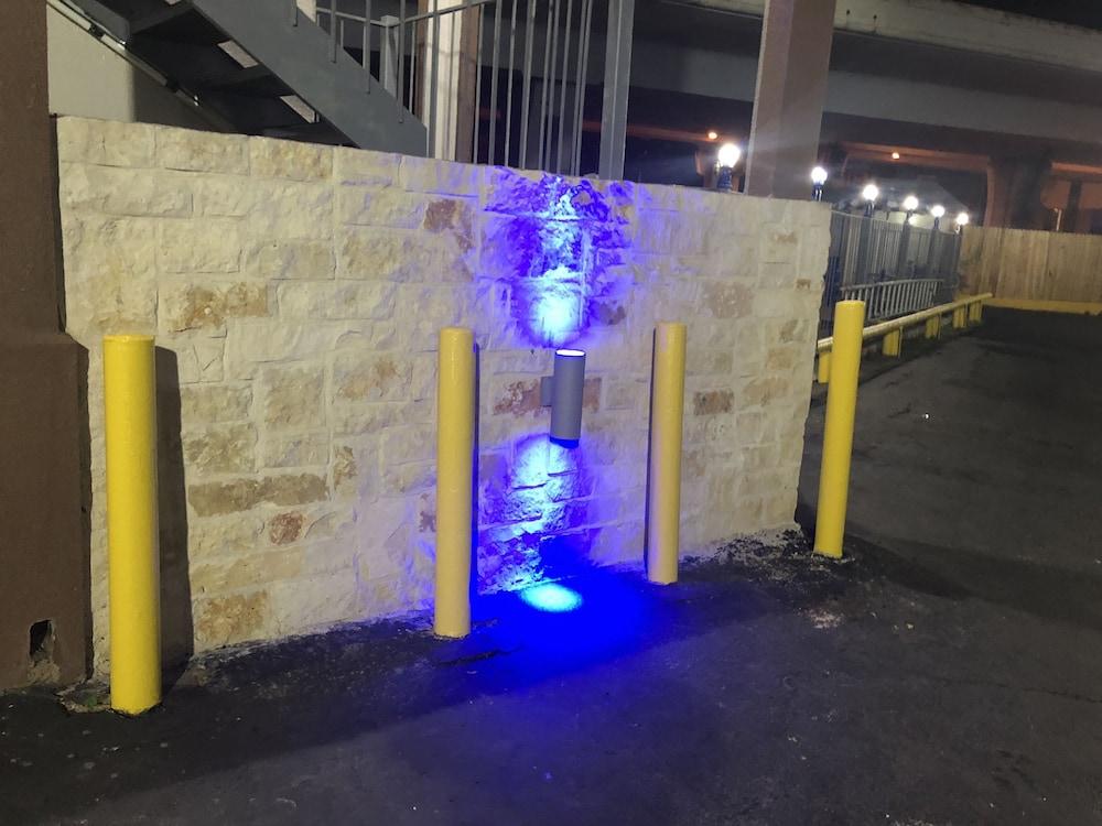 Super 8 by Wyndham San Antonio Pearl District / Downtown photo 43