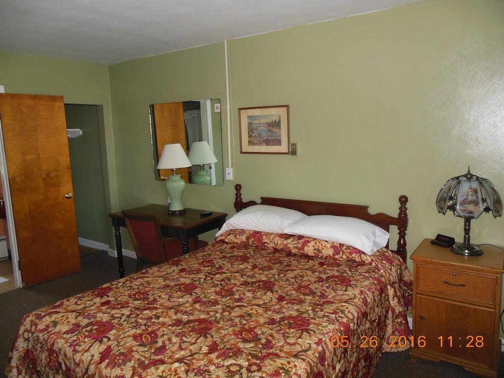 The Evergreen Motel photo 9
