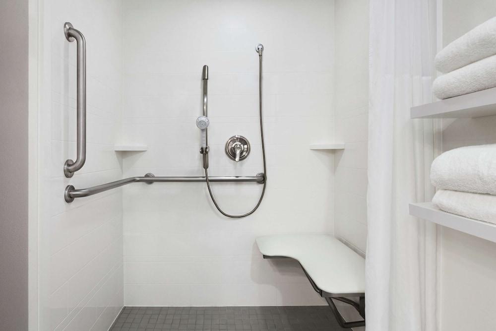 Hampton Inn Oklahoma City-I-40 E. (Tinker Air Force Base) photo 16