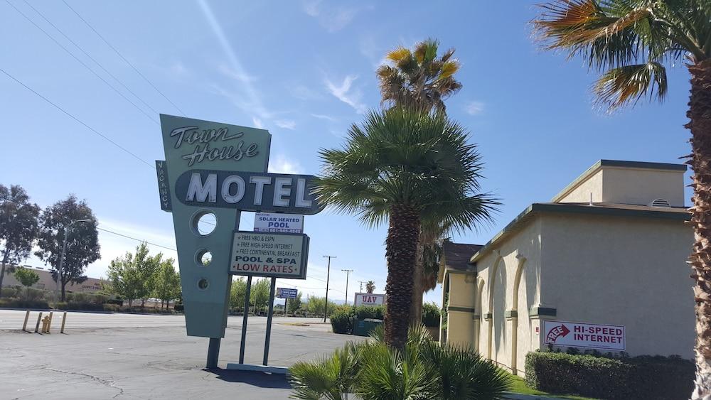 Town House Motel photo 41