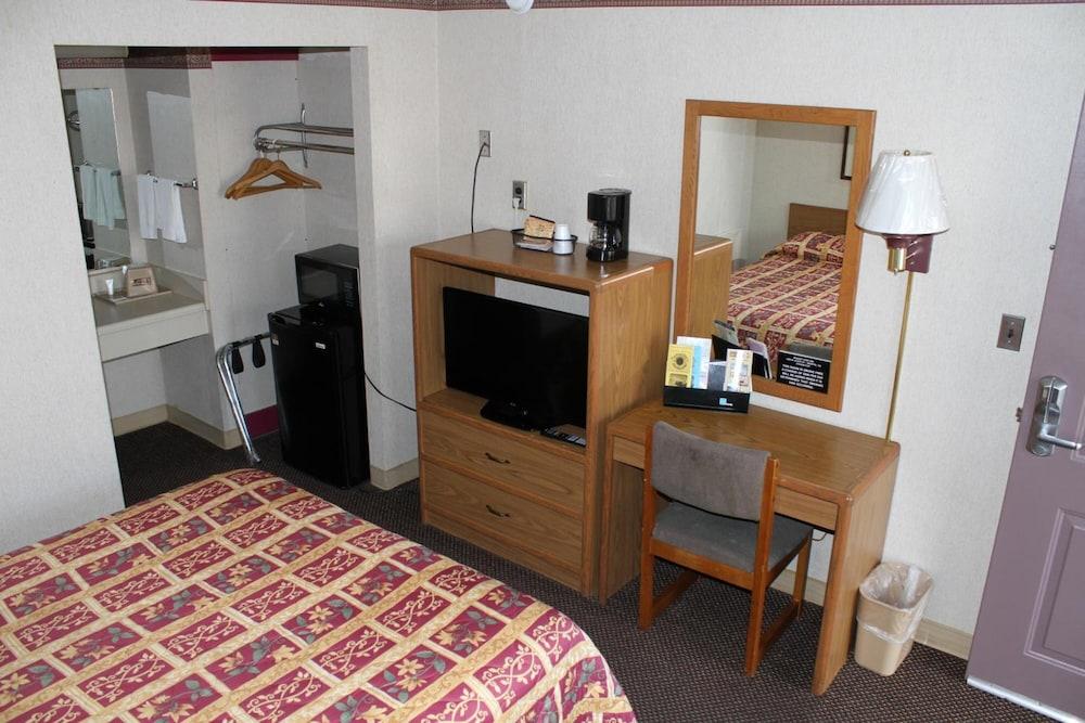 Budget Host Inn Bristol photo 46