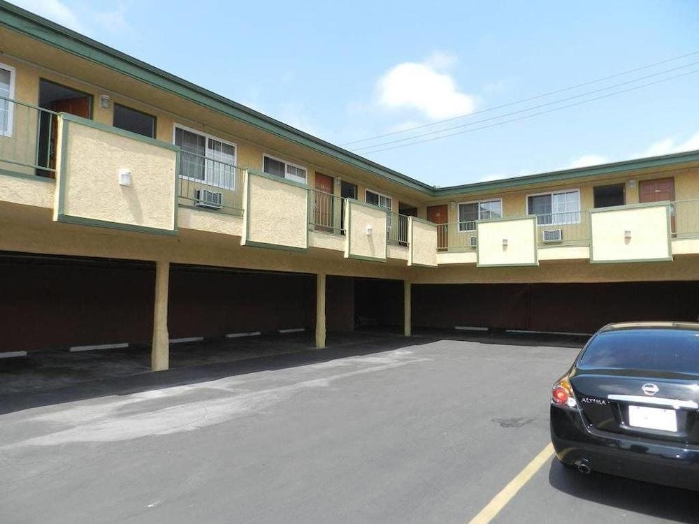 Starlite Motel photo 34