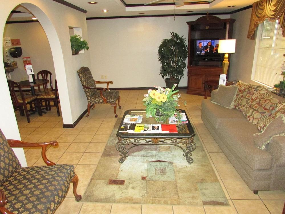 Days Inn & Suites by Wyndham Fort Valley photo 29
