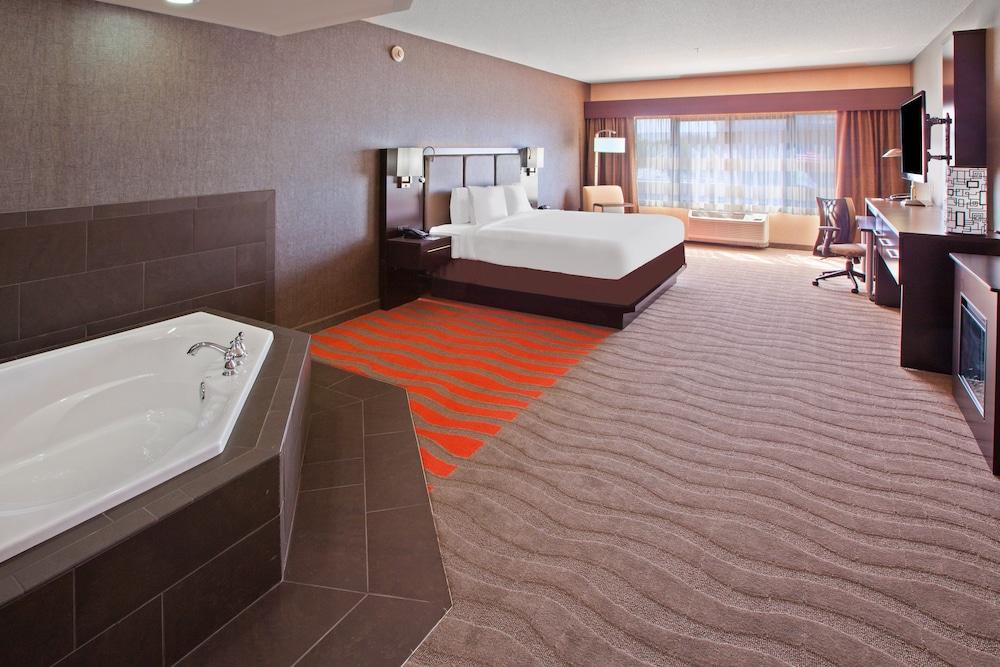 Holiday Inn Express and Suites Columbus Edinburgh by IHG photo 8