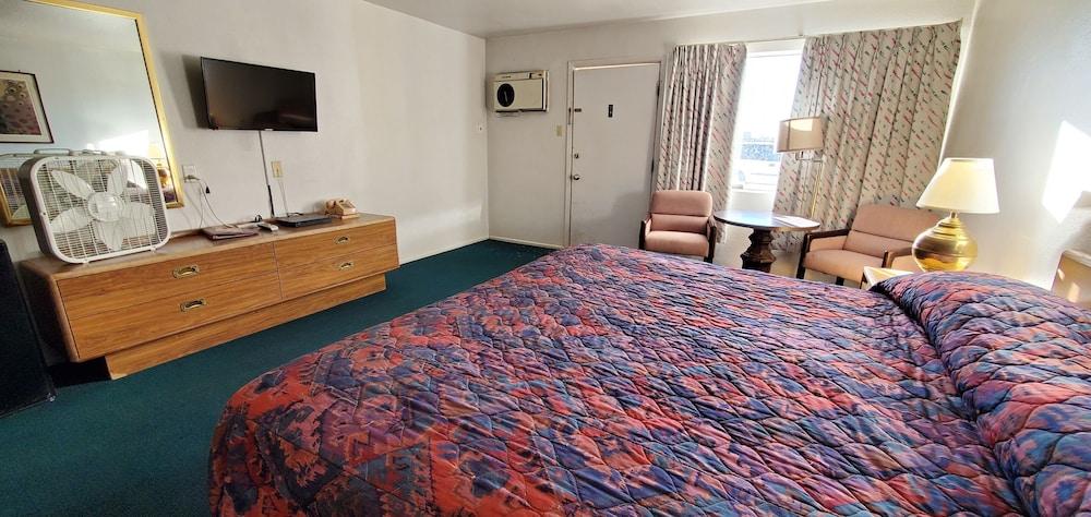 Budget Inn photo 6