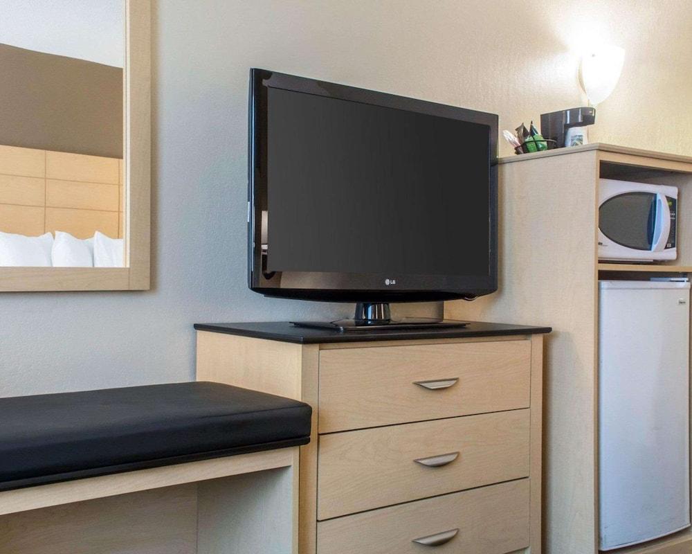 Quality Inn Geneseo photo 44