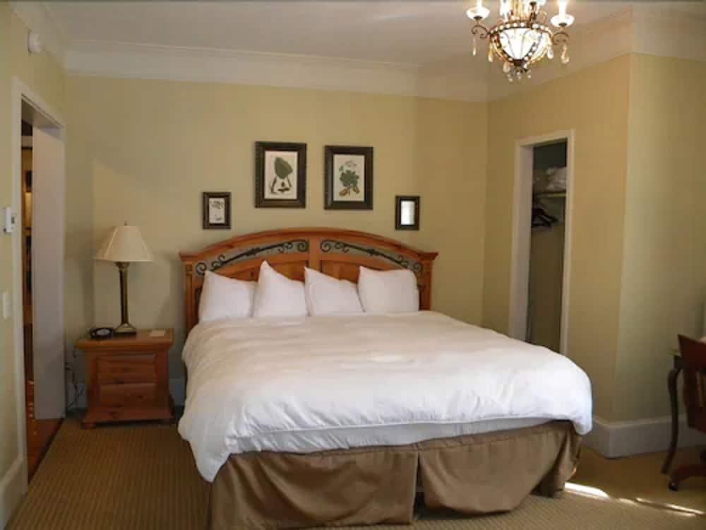 The Smith House photo 13