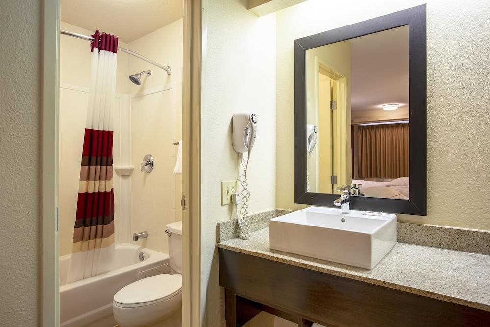 Red Roof Inn PLUS+ St Louis - Forest Park/ Hampton Ave  photo 23