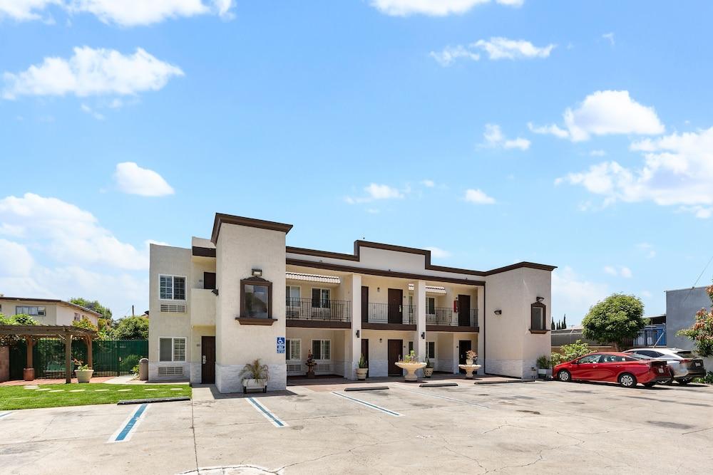Le Blanc Inn & Suites photo 10