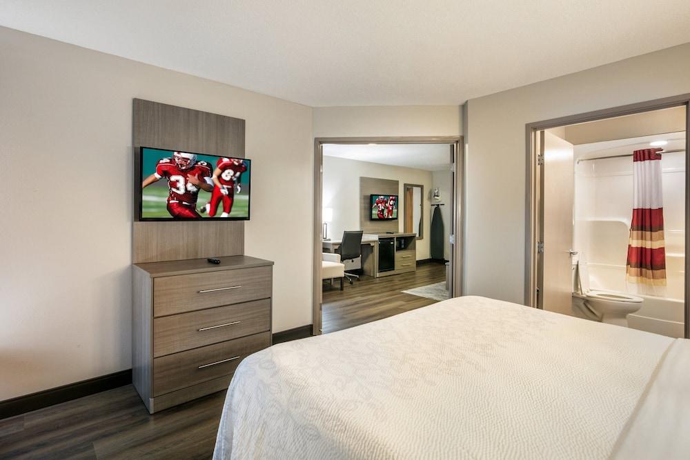 Red Roof Inn PLUS+ Boston - Logan photo 10