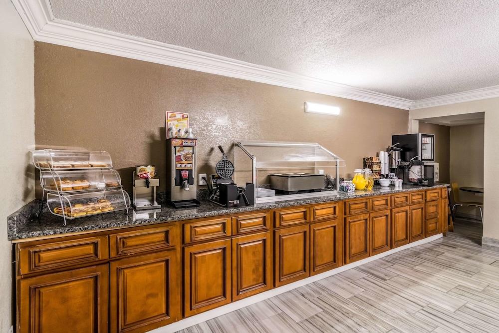 Quality Inn Pensacola North photo 22