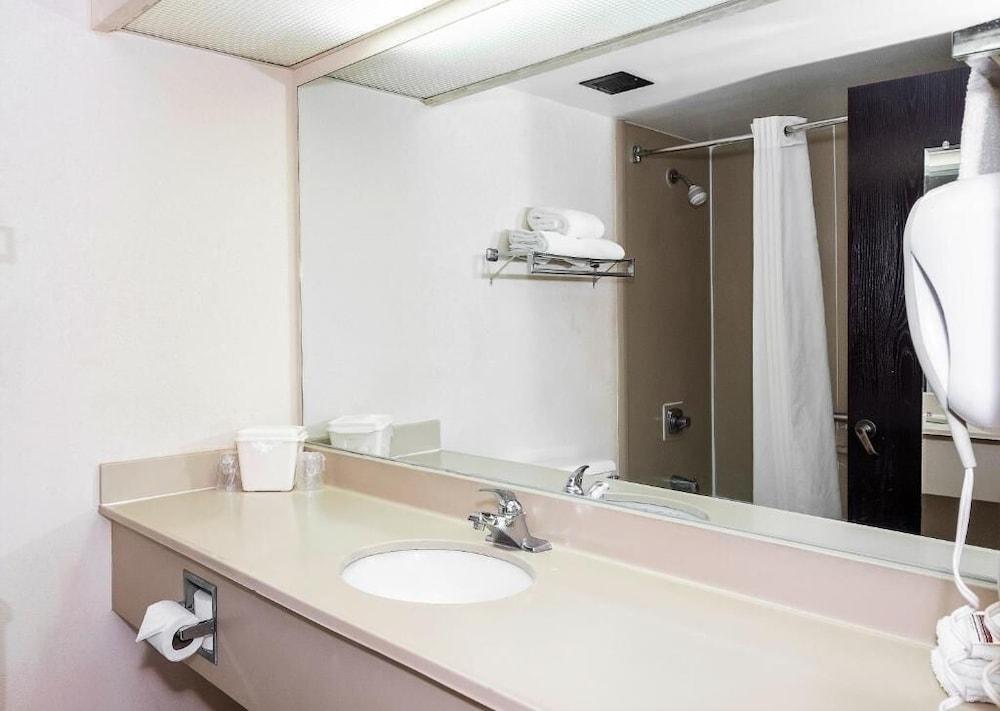 MY HOME & SUITES MADISON photo 11