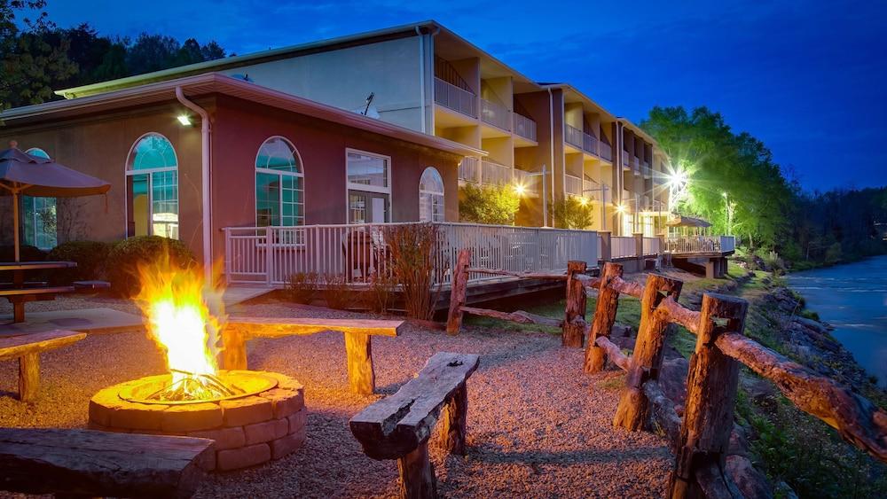 Best Western Plus River Escape Inn & Suites photo 35
