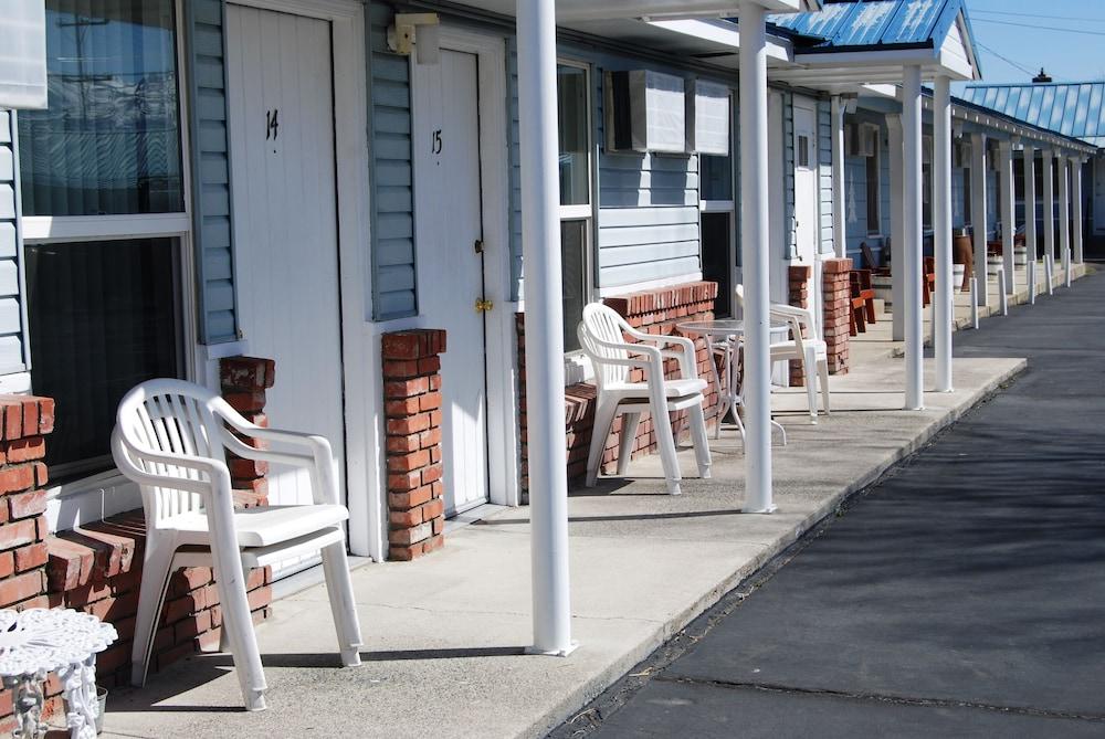 Redwood Motel photo 10