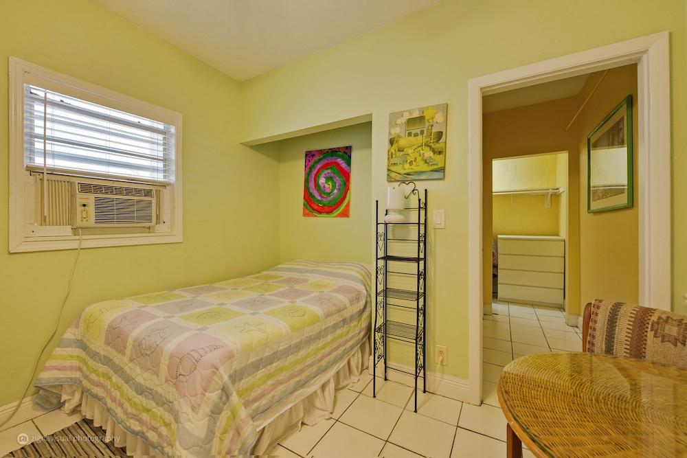 The Coral House Motel photo 2
