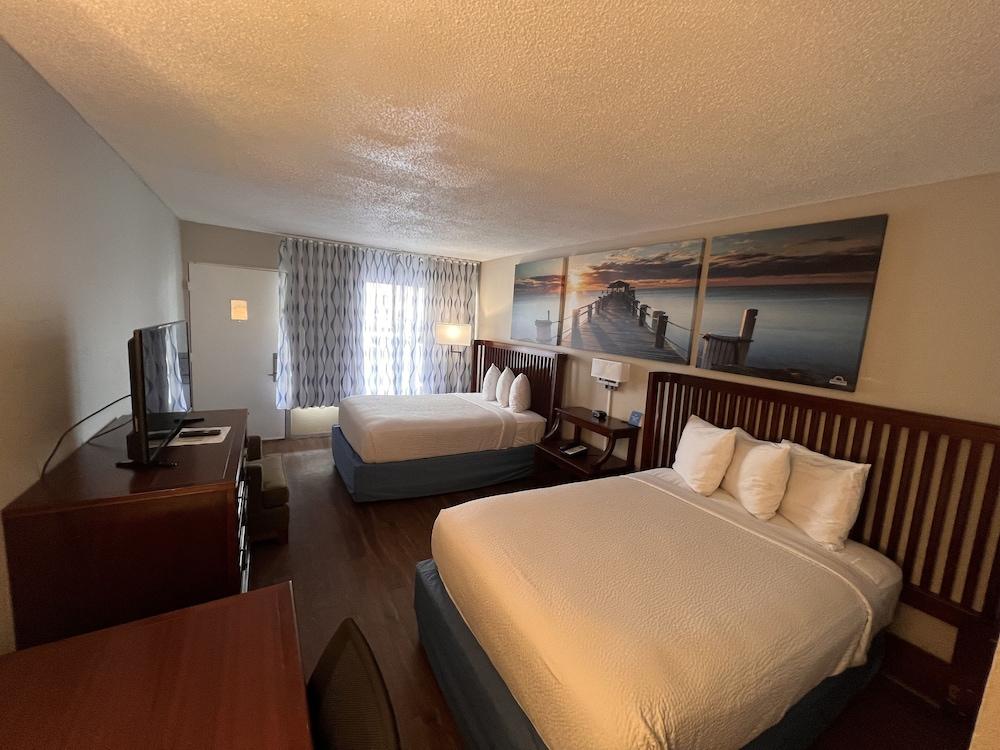 Econo Lodge Daytona Beach - Speedway photo 37