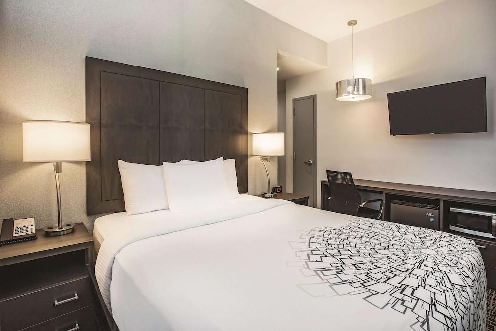 La Quinta Inn & Suites by Wyndham Baltimore Downtown photo 10