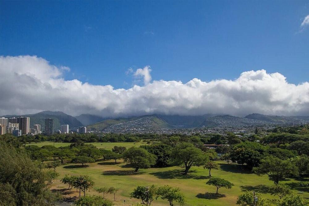 Diamond Head Beach Hotel photo 9