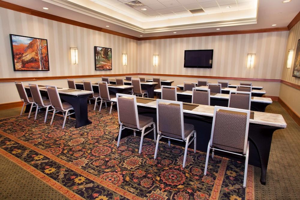 Hilton Chicago/Oak Brook Suites photo 39