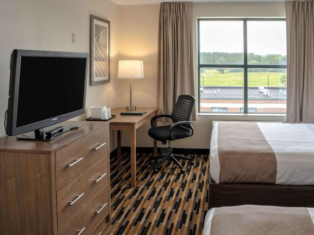 Quality Suites Lake Wright - Norfolk Airport photo 3