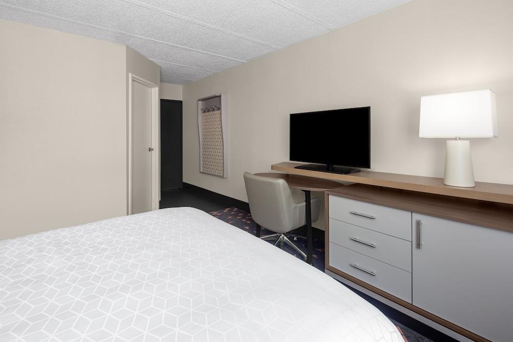 Holiday Inn Hasbrouck Heights-Meadowlands by IHG photo 33