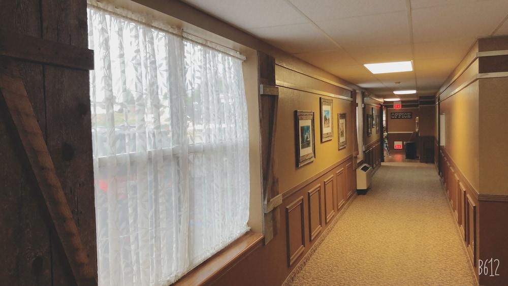 Covered Wagon Motel photo 78