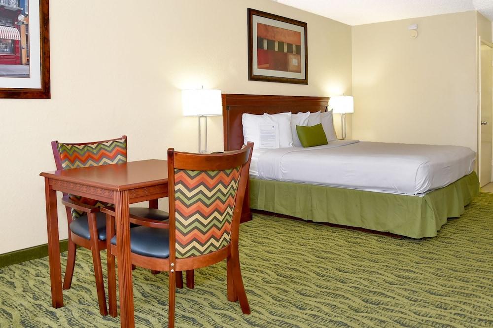 Baymont by Wyndham Orlando East photo 25
