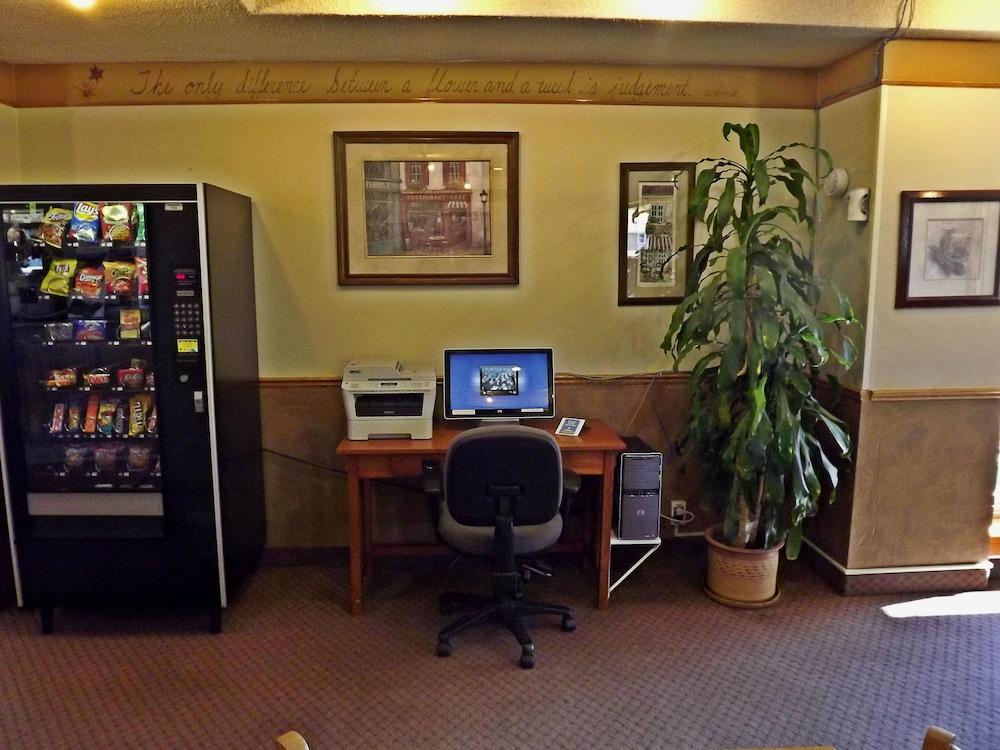 Travelodge by Wyndham Kalispell photo 9