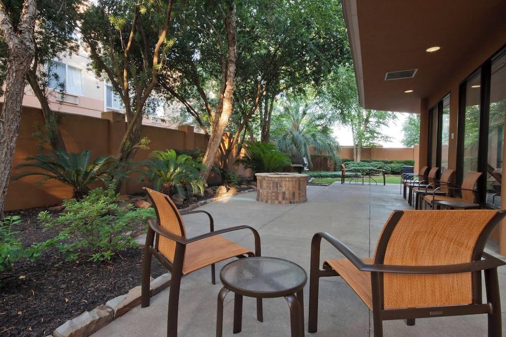 Courtyard by Marriott Beaumont photo 12