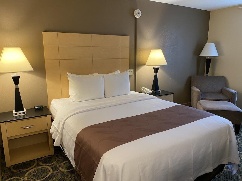 Quality Inn Geneseo photo 23