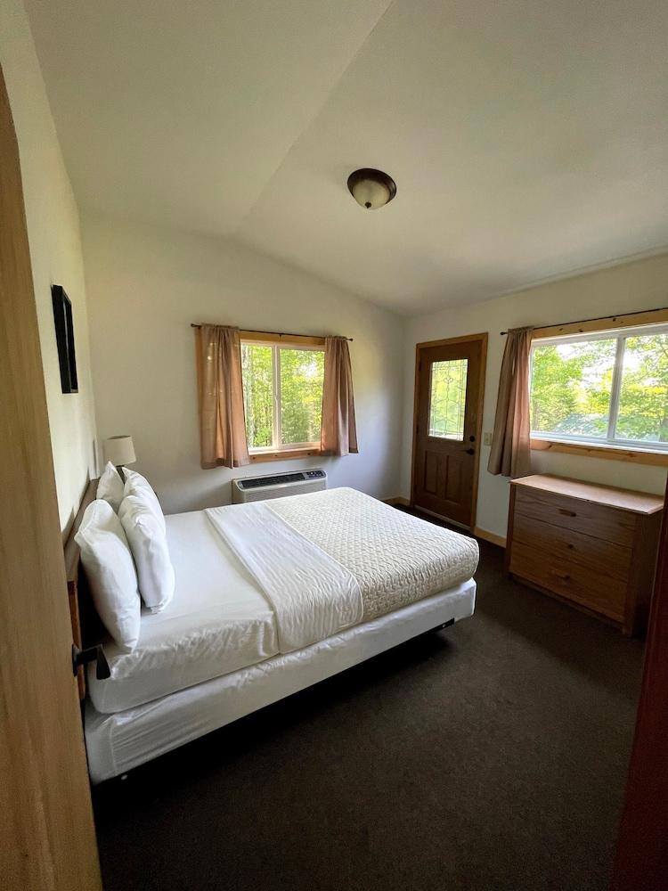 Hanging Horn Lakeside Resort photo 86