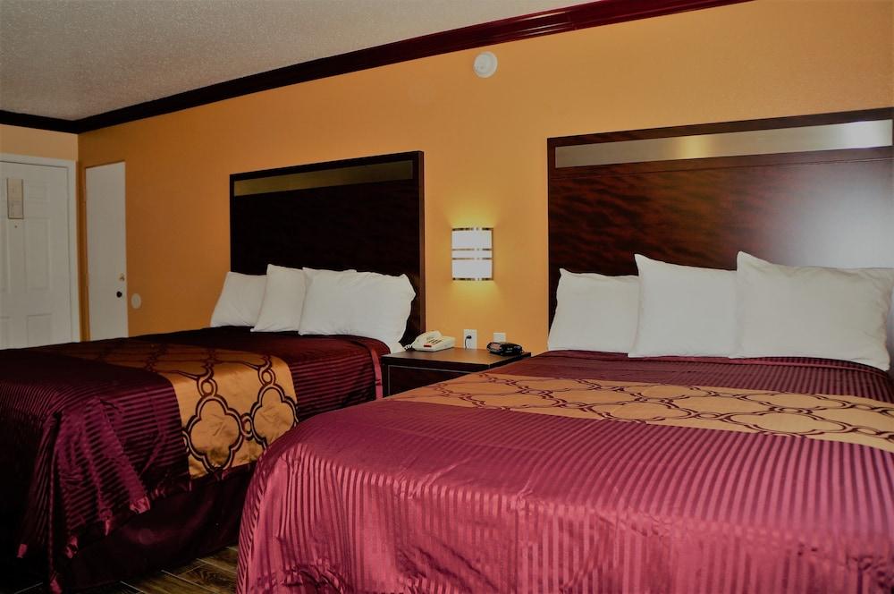 America's Deluxe Inn photo 11