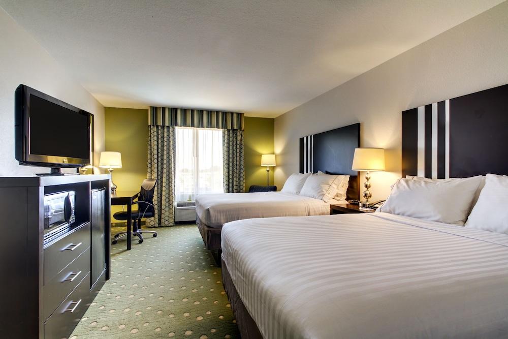 Holiday Inn Express & Suites Live Oak by IHG photo 16