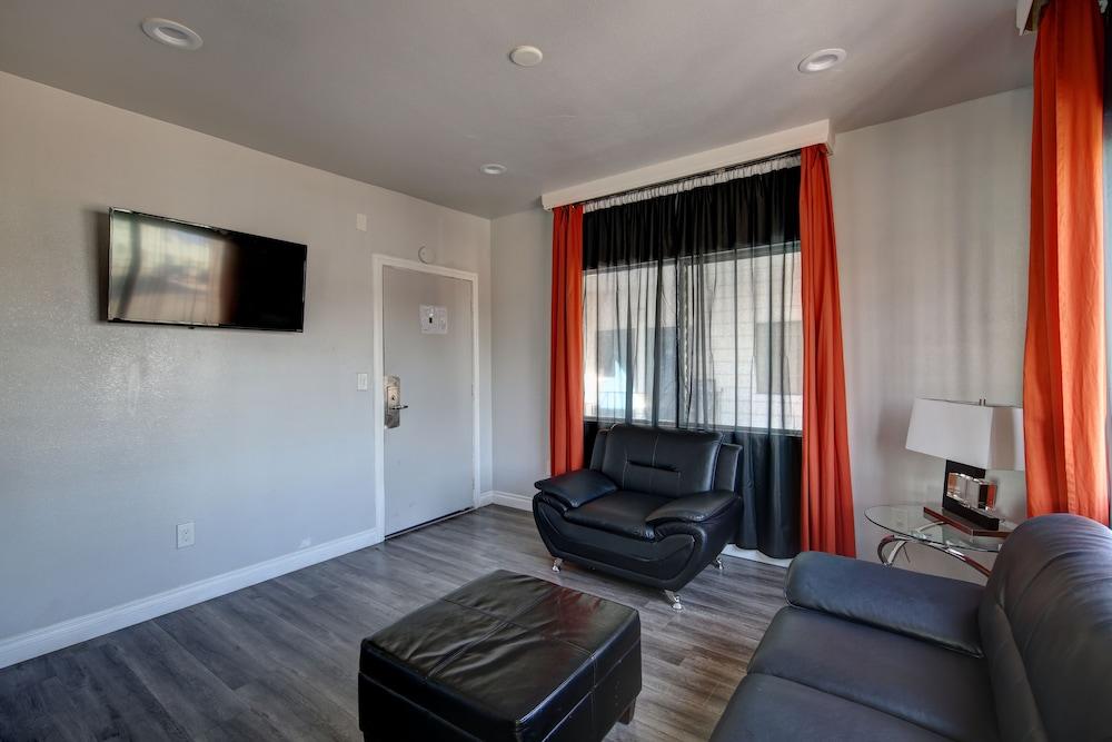 Tradewinds Hotel LAX Airport photo 6