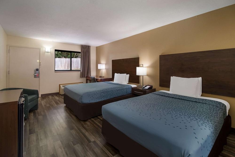 Econo Lodge Martin photo 2