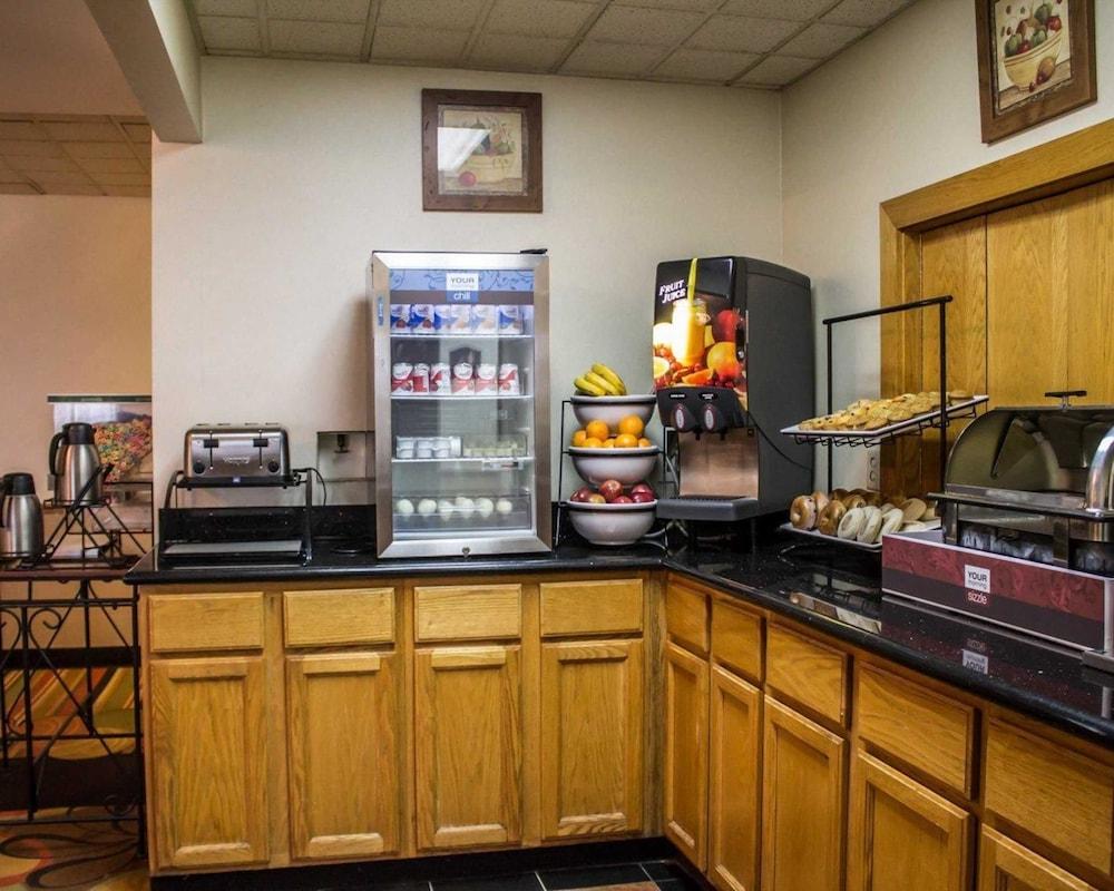 Quality Inn Akron South photo 23