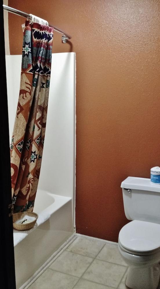Going-To-The-Sun Inn & Suites photo 38