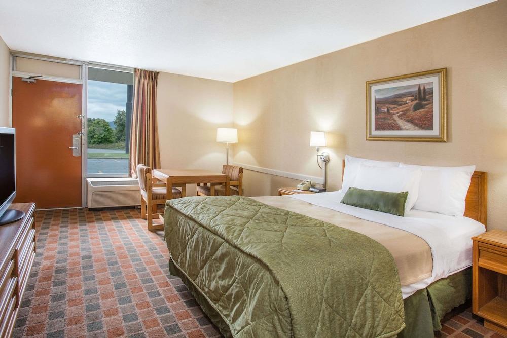 Ramada by Wyndham Wytheville photo 18