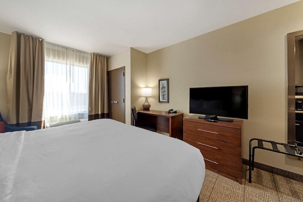 Comfort Inn & Suites Harrah photo 6