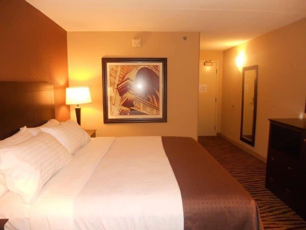 Holiday Inn Manitowoc by IHG photo 13