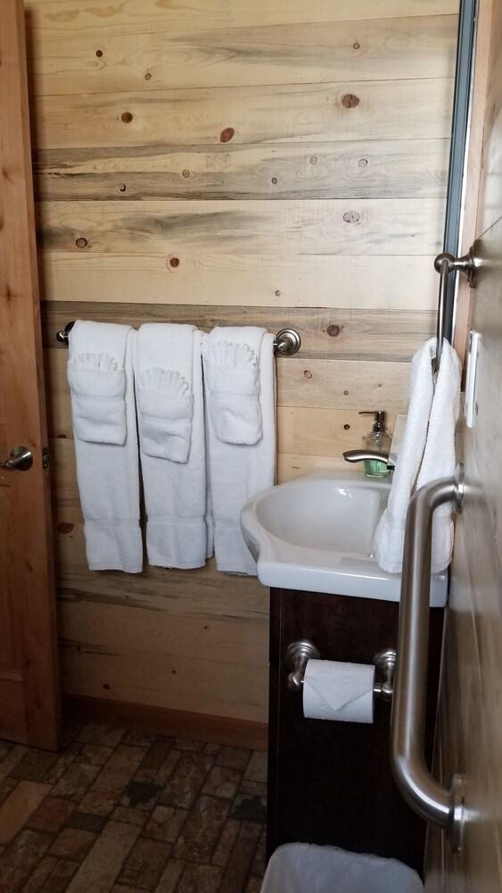 Stone Lizard Lodging photo 49