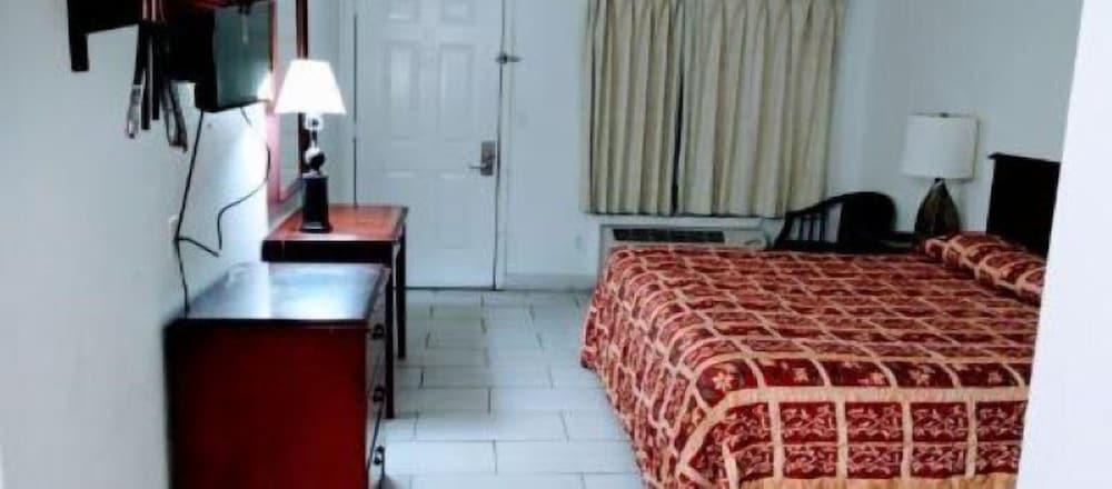 Budget Inn Cocoa photo 7