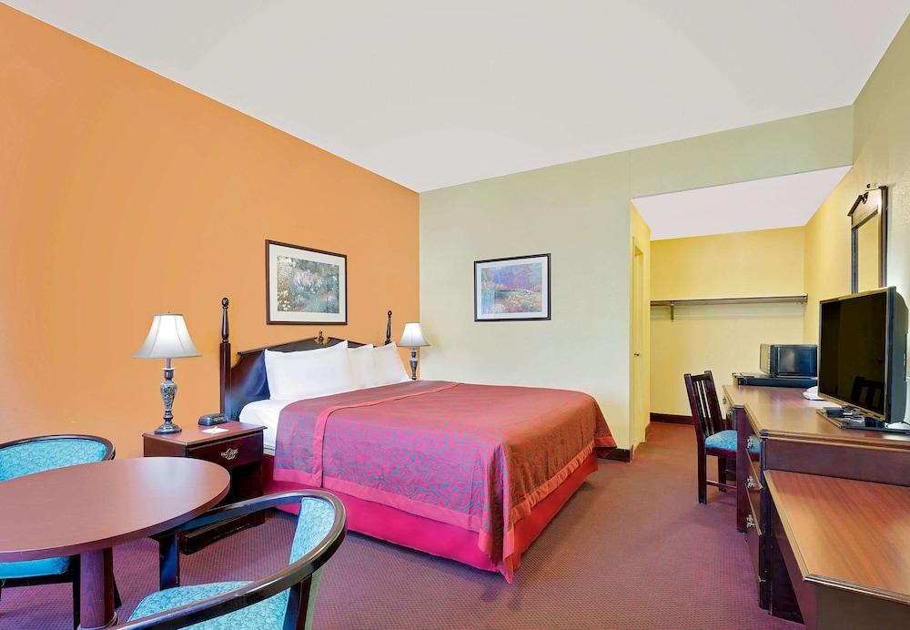 Days Inn by Wyndham Waynesboro photo 5